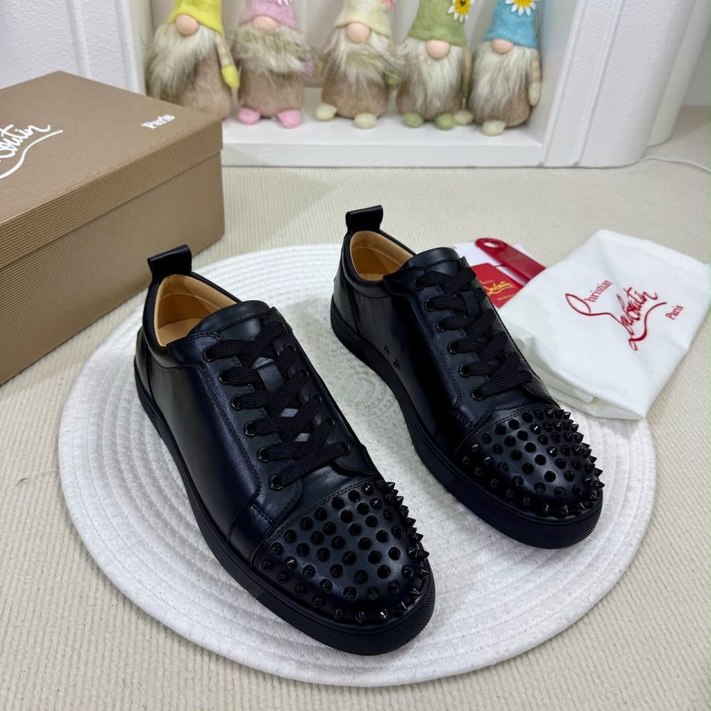 Christian Louboutin Classic Spikes piel