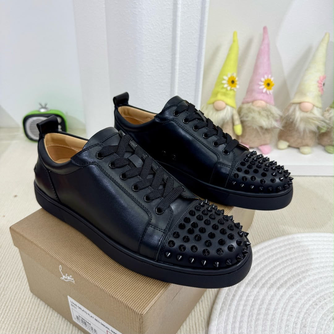 Christian Louboutin Classic Spikes piel