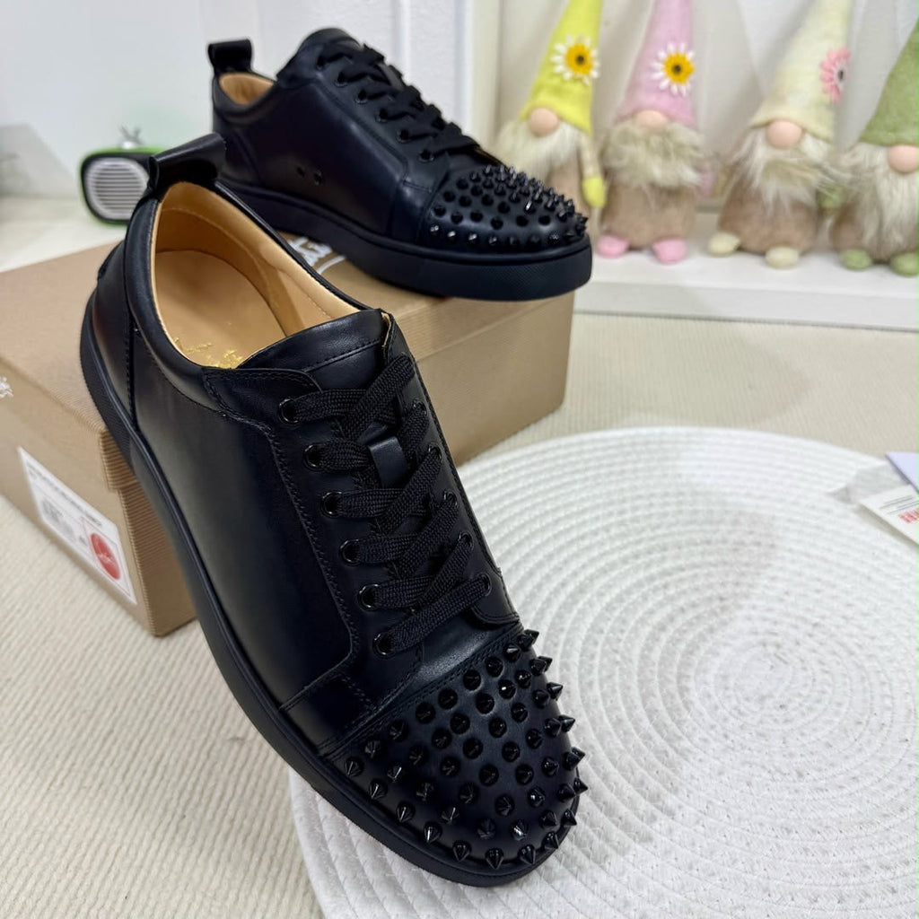 Christian Louboutin Classic Spikes piel