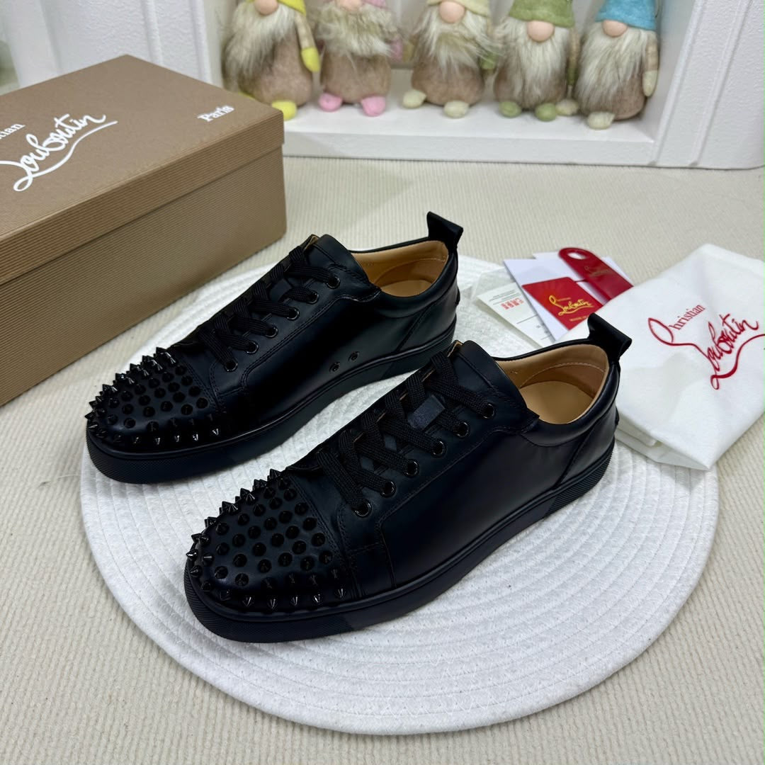 Christian Louboutin Classic Spikes piel