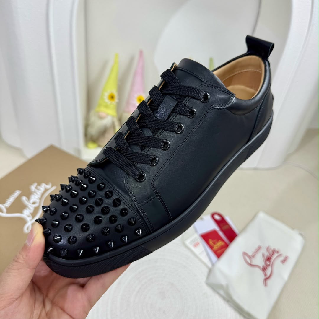 Christian Louboutin Classic Spikes piel
